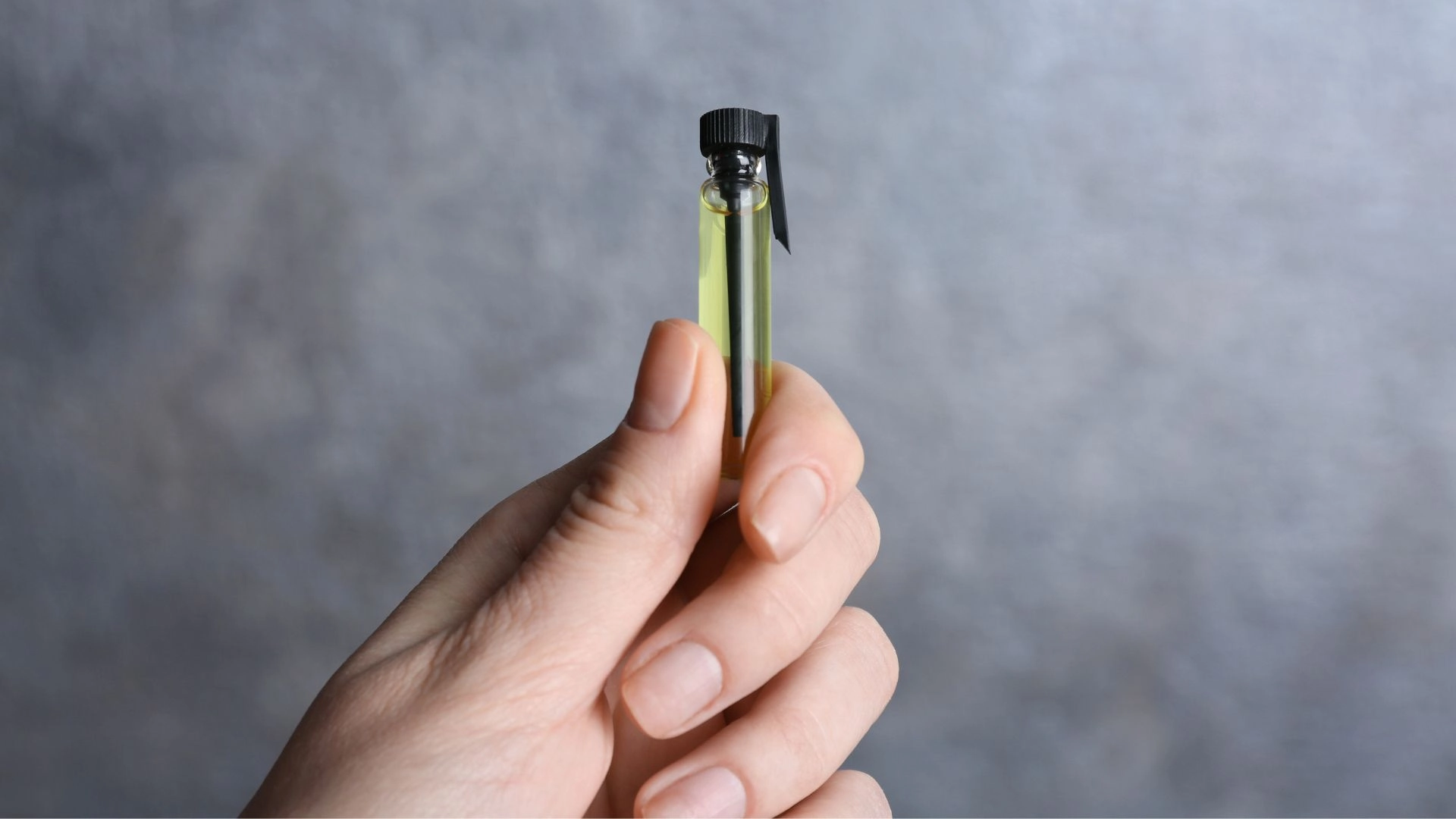You are currently viewing Why Buy Full Bottles? Experience Luxury for Less with Fragrance Decants